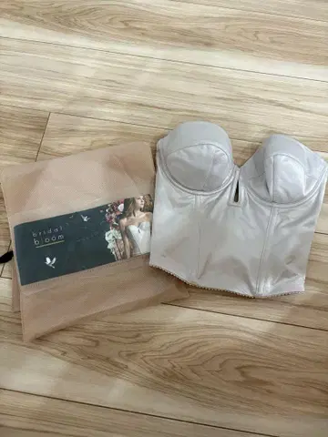 브라이덜 블룸 숏 뷔스티에 C70