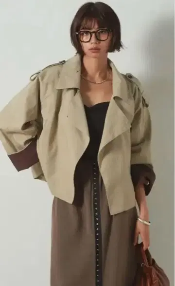 esica 하이넥 배색 자켓