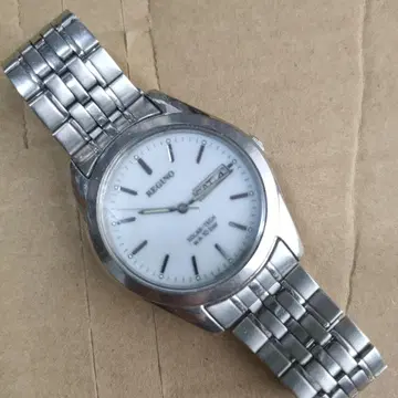 작동품. REGUNO 솔라 쿼츠 손목시계 실버