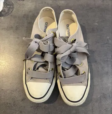 CONVERSE ALL STAR 그레이 리본 포함 스니커즈