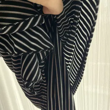 프릴 달린 블랙 화이트 스트라이프 탱크탑 & 스커트