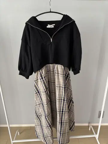 NICE CLAUP 하프 지퍼 풀오버 체크 원피스
