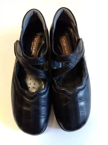 VIGEVANO 블랙 펌프스 23cm