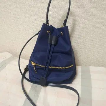 미사용에 가까운 네이비 버킷 백 골드 지퍼