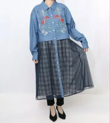 이즈스칼라 553211: 꽃나비 자수 튤 레이어드 체크 무늬 데님 원피스