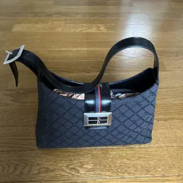 네이비 퀼팅 핸드백