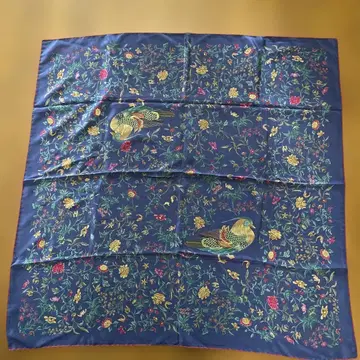 MORABITO 모라비토 꽃과 새 그림체 스카프 네이비 (대형) 프랑스