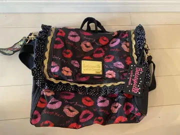 Betsey Johnson 키스 프린트 백