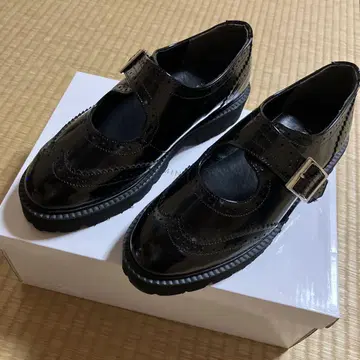 B : MING 블랙 스트랩 슈즈 브로그 스타일