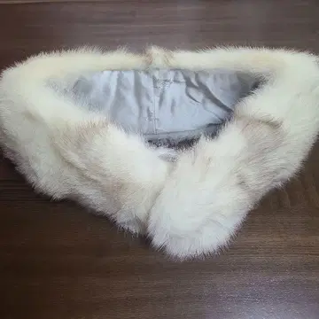 화이트 퍼 숄