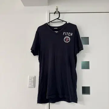 새상품급 Abercrombie&Fitch 네이비 V넥 남성용 티셔츠