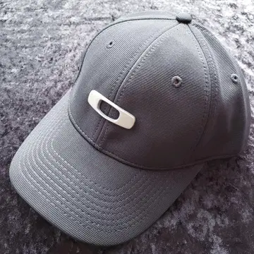 OAKLEY 오클리 메탈 로고 블랙 캡 미사용