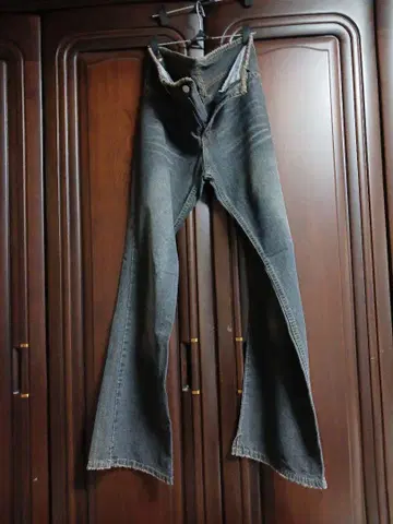 블랙 부츠컷 데님