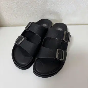 GENUINS 블랙 더블 버클 샌들 42 제뉴인스