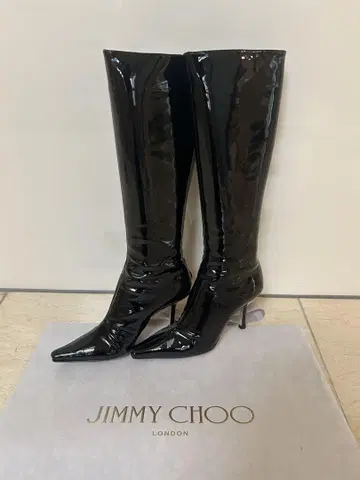 지미추 블랙 에나멜 롱 부츠