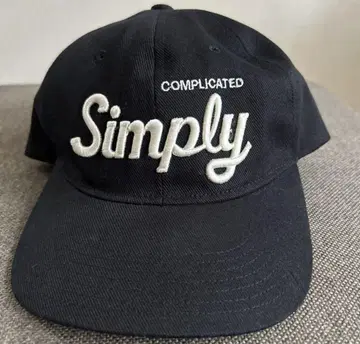 Simply Complicated 캡 블랙