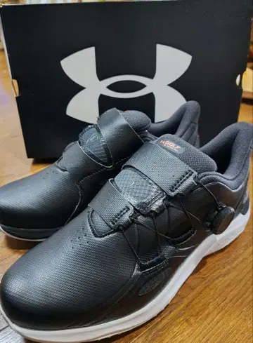 언더아머 골프화