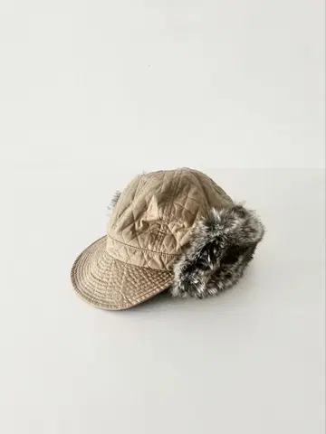 [ 새상품급 ] Nine Tailor 퀼팅 퍼 이어 플랩 캡