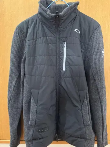 Oakley 블랙/그레이 자켓