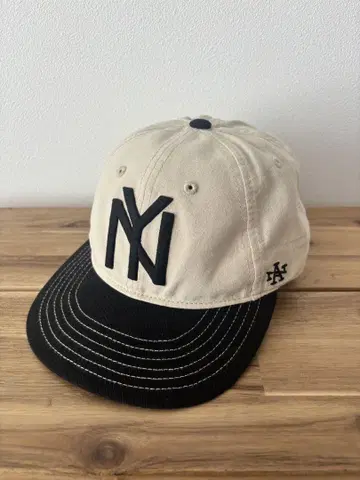 아메리칸 니들 캡 NY 아이보리 블랙