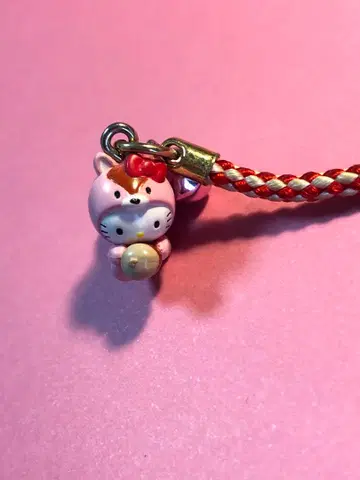 헬로키티 지역 한정 키티 끈 스트랩 다람쥐 도토리 핑크