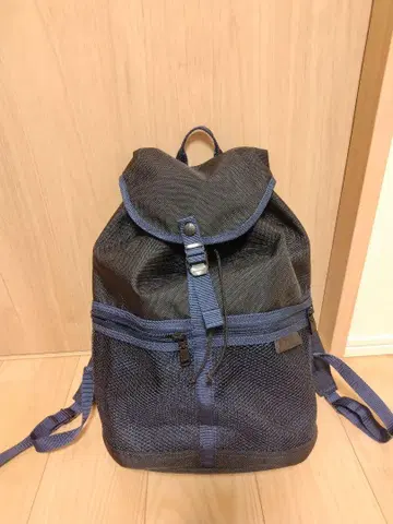 마스터피스 메쉬 백팩 블랙과 네이비