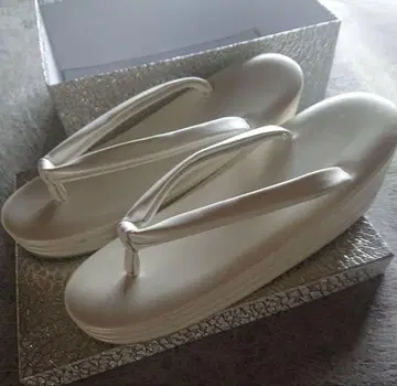 신부 삼단 아이보리 통굽 조리 심플한 디자인 사이즈 M