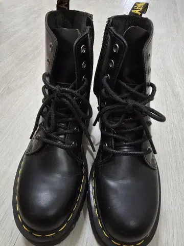 Dr.Martens 닥터마틴 8홀 부츠