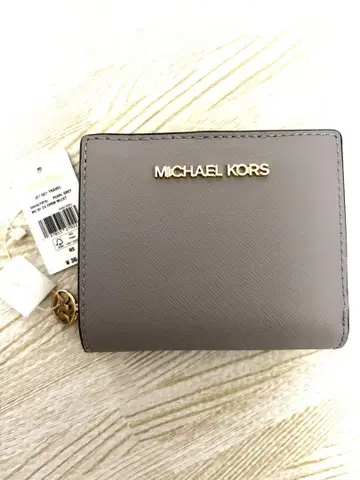 MICHAEL KORS 지퍼 참 지갑 미디엄