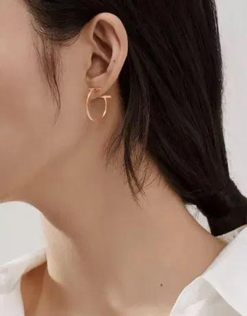 T&Co. 로즈 골드 귀걸이