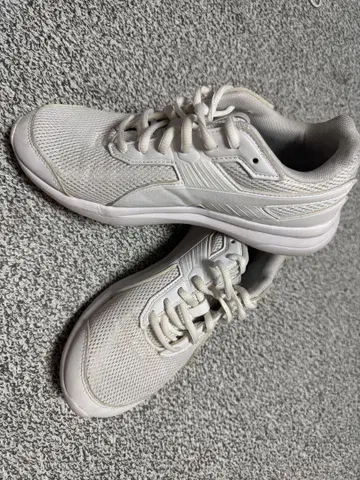 Puma 화이트 러닝화