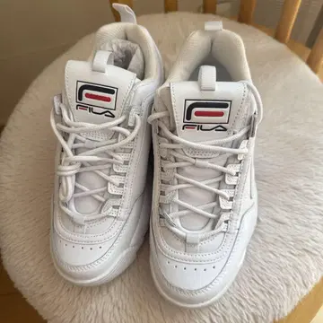 새상품급 FILA 화이트 스니커즈