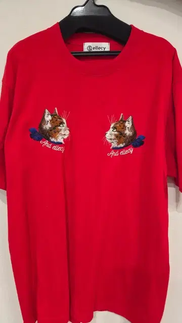 ellecy 고양이 자수 레드 T셔츠
