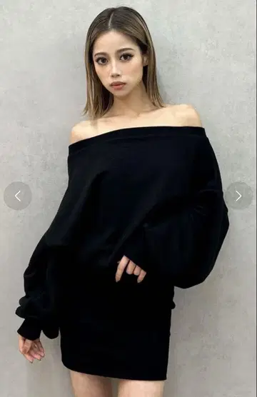 GYDA 오프숄더 블랙 미니 원피스
