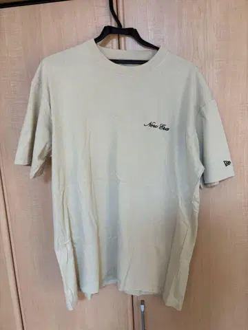 New Era 베이지 T셔츠 L 사이즈