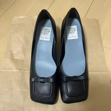 블랙 스퀘어토 펌프스 리본 포함