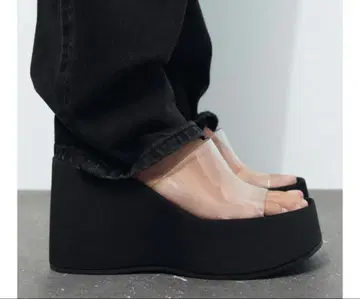 새상품급 ZARA 통굽 웨지솔 비닐 스트라이프 24.5cm
