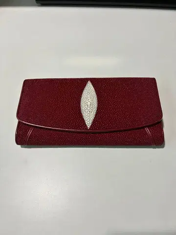 와인 레드 엠보싱 가공 장지갑