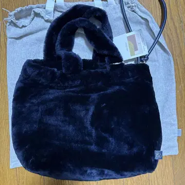Lisa Conte 무스탕백 새상품 네이비 숄더백