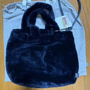 Lisa Conte 리사콘테 무스탕백 새상품 네이비 숄더백