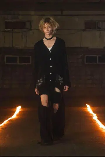 [새상품급] DISTRESSED CORDUROY WIDE TROUSERS