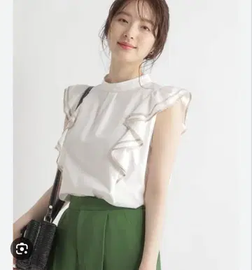 Andemit 프릴 장식 화이트 반팔 셔츠