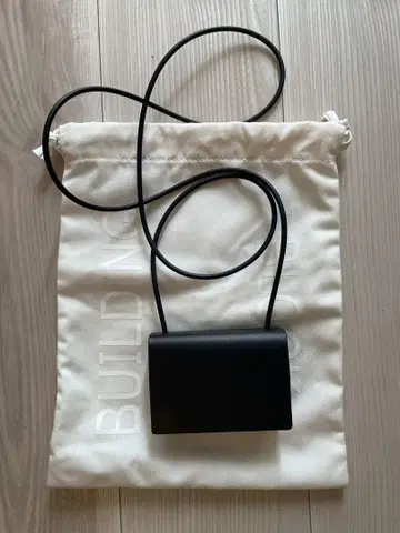 BUILDING BLOCK 블랙 가죽 숄더백