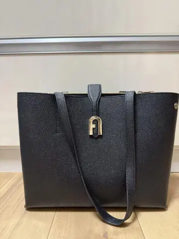 FURLA 훌라 블랙 핸드백