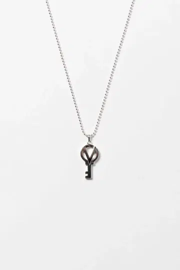 VAULTROOM KEY NECKLACE 'V'