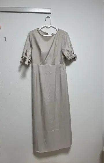 베이지 리본 포함 반팔 롱 원피스 S