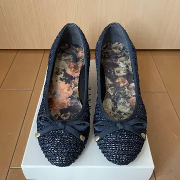 네이비 꼬임 리본 펌프스