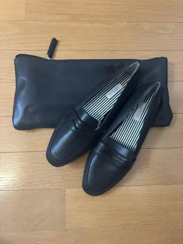미사용 로퍼와 파우치 세트