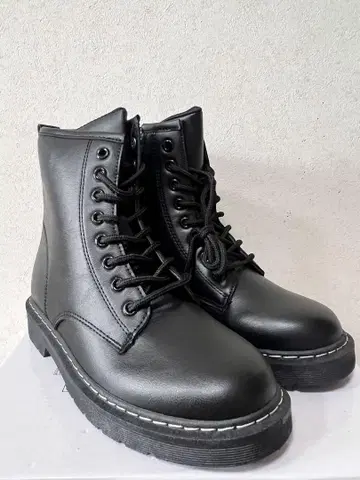 통굽 레이스업 부츠 블랙