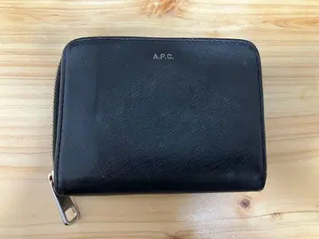 A.P.C. 블랙 가죽 접이식 지갑